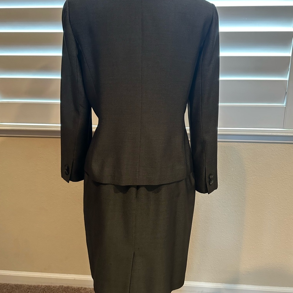 Kasper 8P Business Suit. Dark Gray - Picture 2 of 8